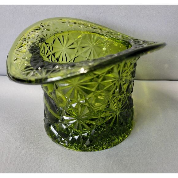 Fenton Vintage Emerald Daisy & Button Top Hat Embossed Texture Vase 3.4" Tall - Picture 3 of 14